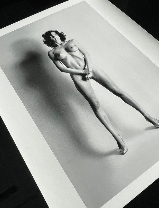 Helmut Newton Big Nude III vintage silver gelatin print, Henrietta Paris 1982 20x24, framed black-and-white nude photograph