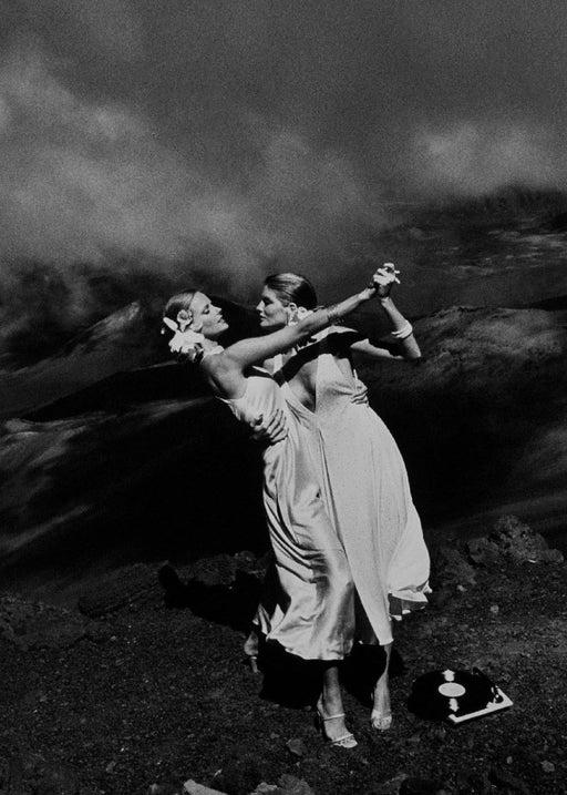 Alt Tag: Helmut Newton Cheryl Tiegs Rene Russo Hawaii 1974 vintage silver gelatin print in dramatic black-and-white dance pose