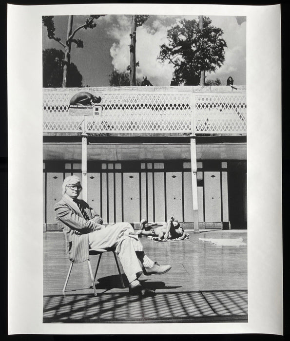 Alt Tag: Helmut Newton David Hockney Piscine Royale Paris 1975 vintage silver gelatin print 20x24 portrait at poolside in Paris