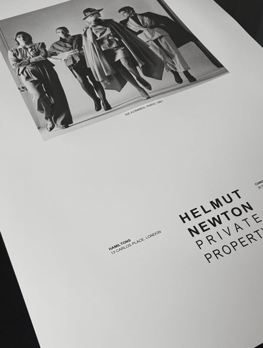 Helmut Newton "Sie Kommen Dressed", Paris, 1982 – Vintage Exhibition Poster