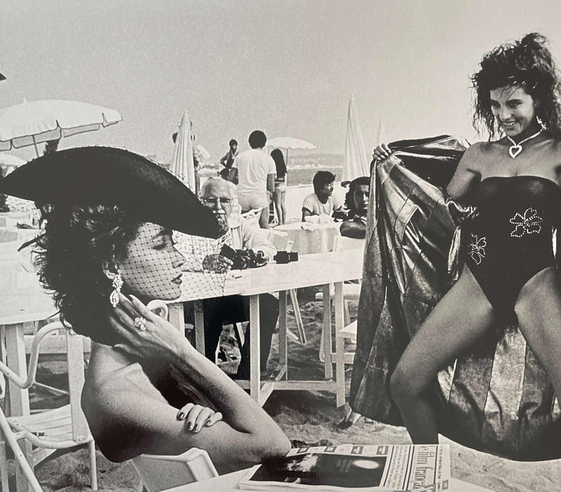 Helmut Newton Surprise St. Tropez 1981 vintage silver gelatin print beach scene with glamorous women posing under umbrella, 16x20 photo